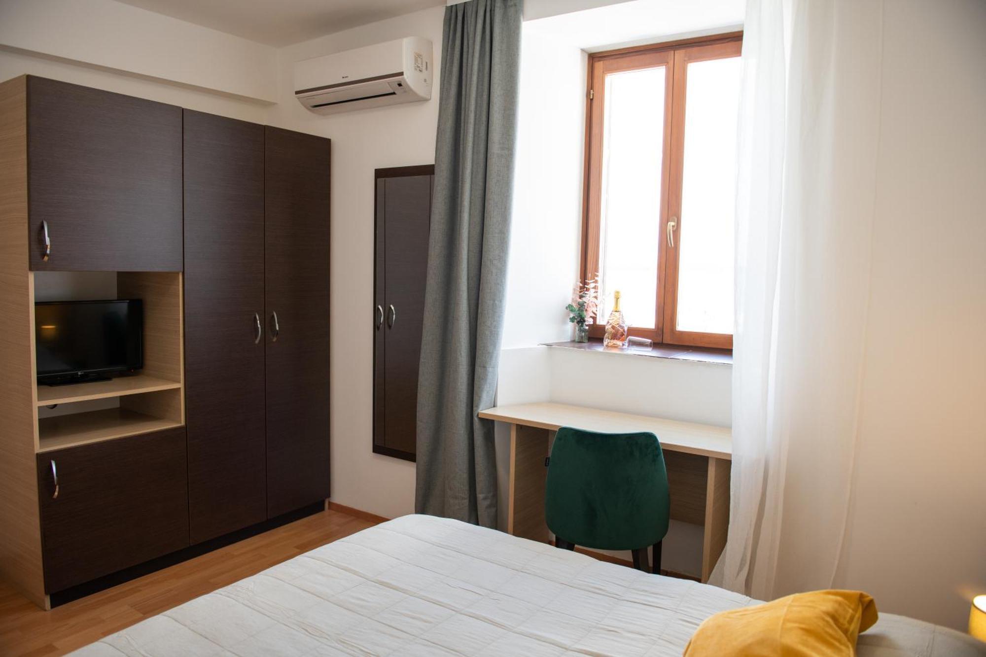 Marina Hotel